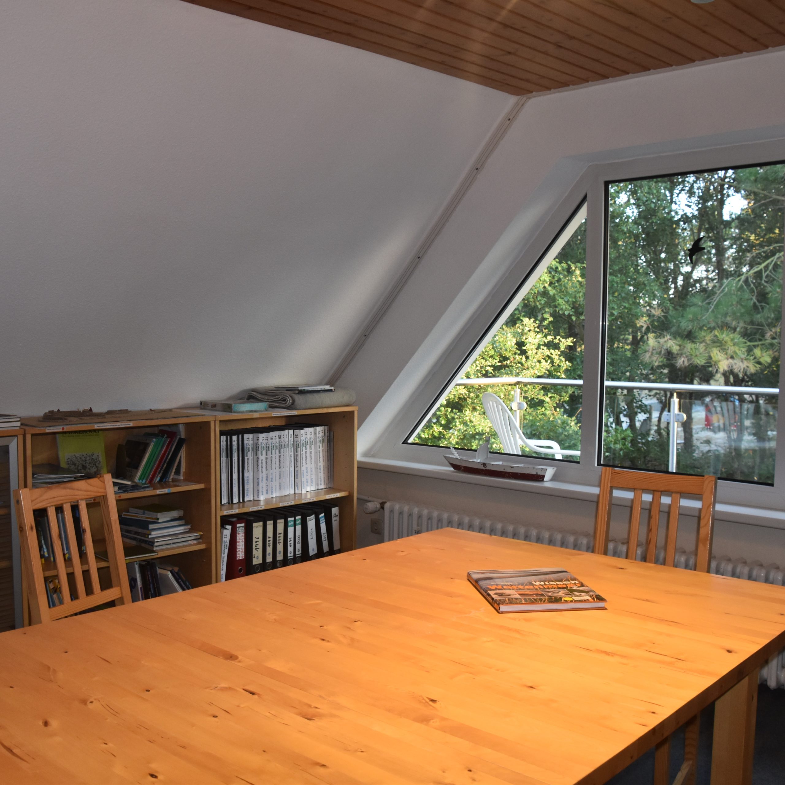 Spiekeroogzimmer mit Literatur über die Insel und das Dorf